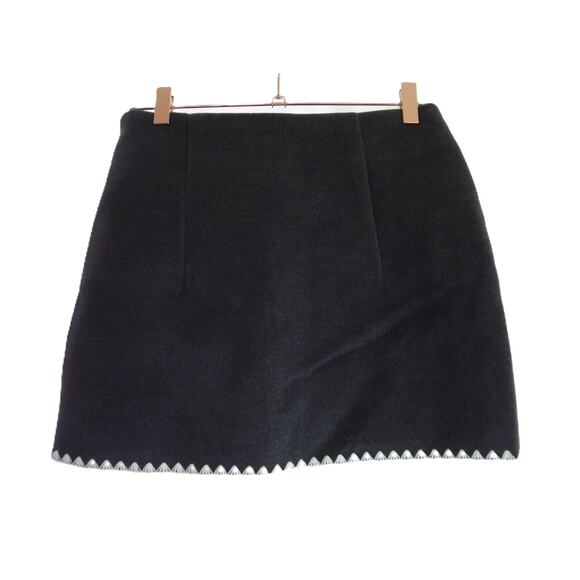 NWT Commense Gray Felt Mini Skirt White Trim Size M - Picture 1 of 5